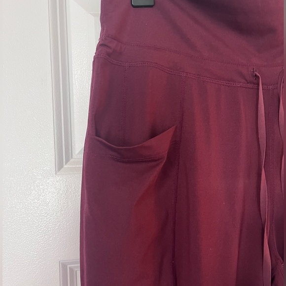 Fabletics medium burgundy joggers - Picture 5 of 5